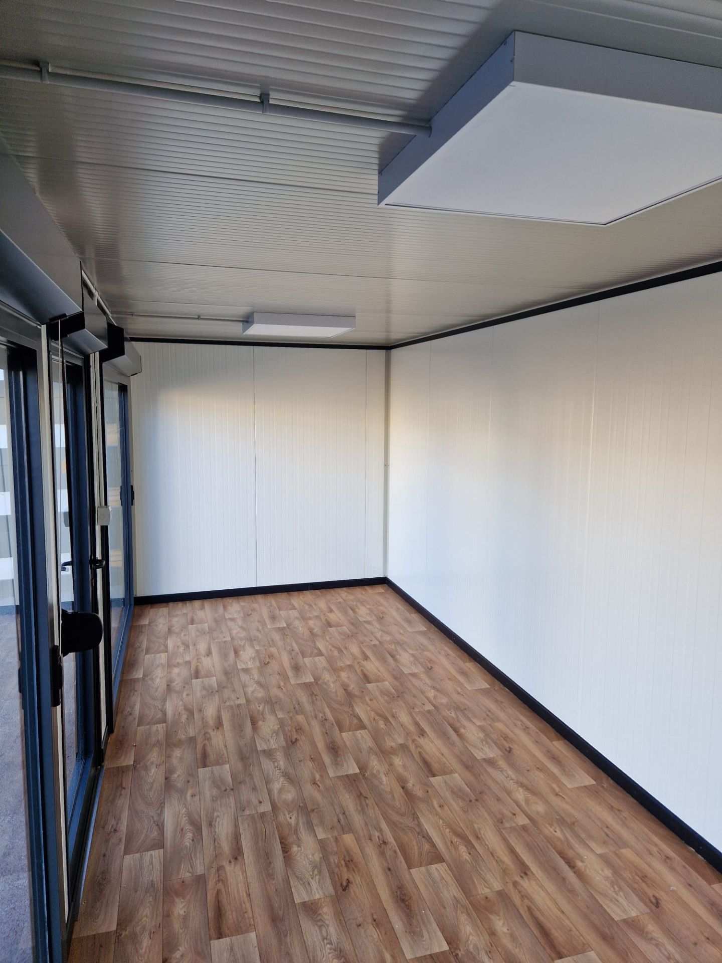 Bureau modulaire L.6.09m x l.2.42m - PREMIUM – Image 2