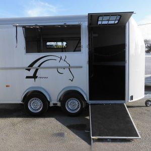 Van à chevaux MAXI 3 – 2 essieux PTAC 3000 Kg