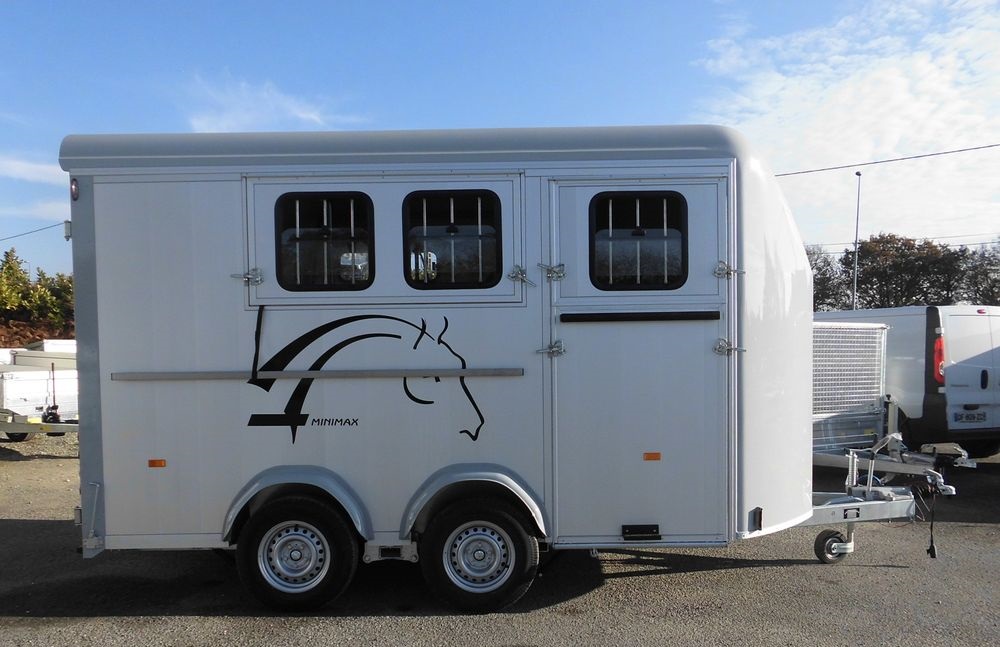 van à chevaux maxi 3 diagonal cheval liberte 3 places 2 essieux – Image 5